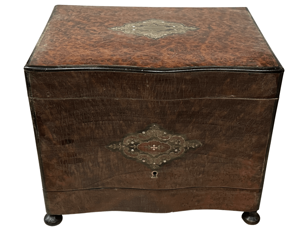 Avant restauration. Cave à liqueur du XIX ème siècle Avant restauration. Cave à liqueur du XIX ème siècle