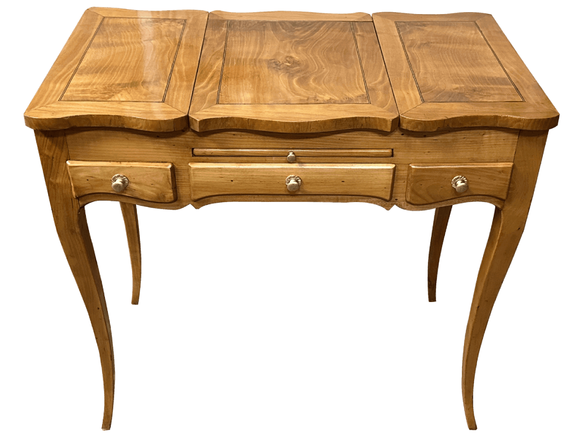 Après restauration. Coiffeuse de style Louis XV Après restauration. Coiffeuse de style Louis XV