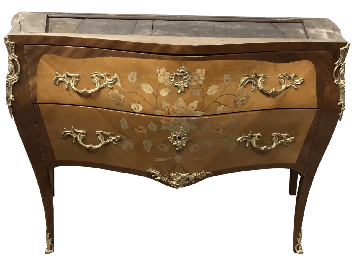 Après restauration. Commode de style Louis XV Après restauration. Restauration à Paris - Vincennes d'une commode de style Louis XV