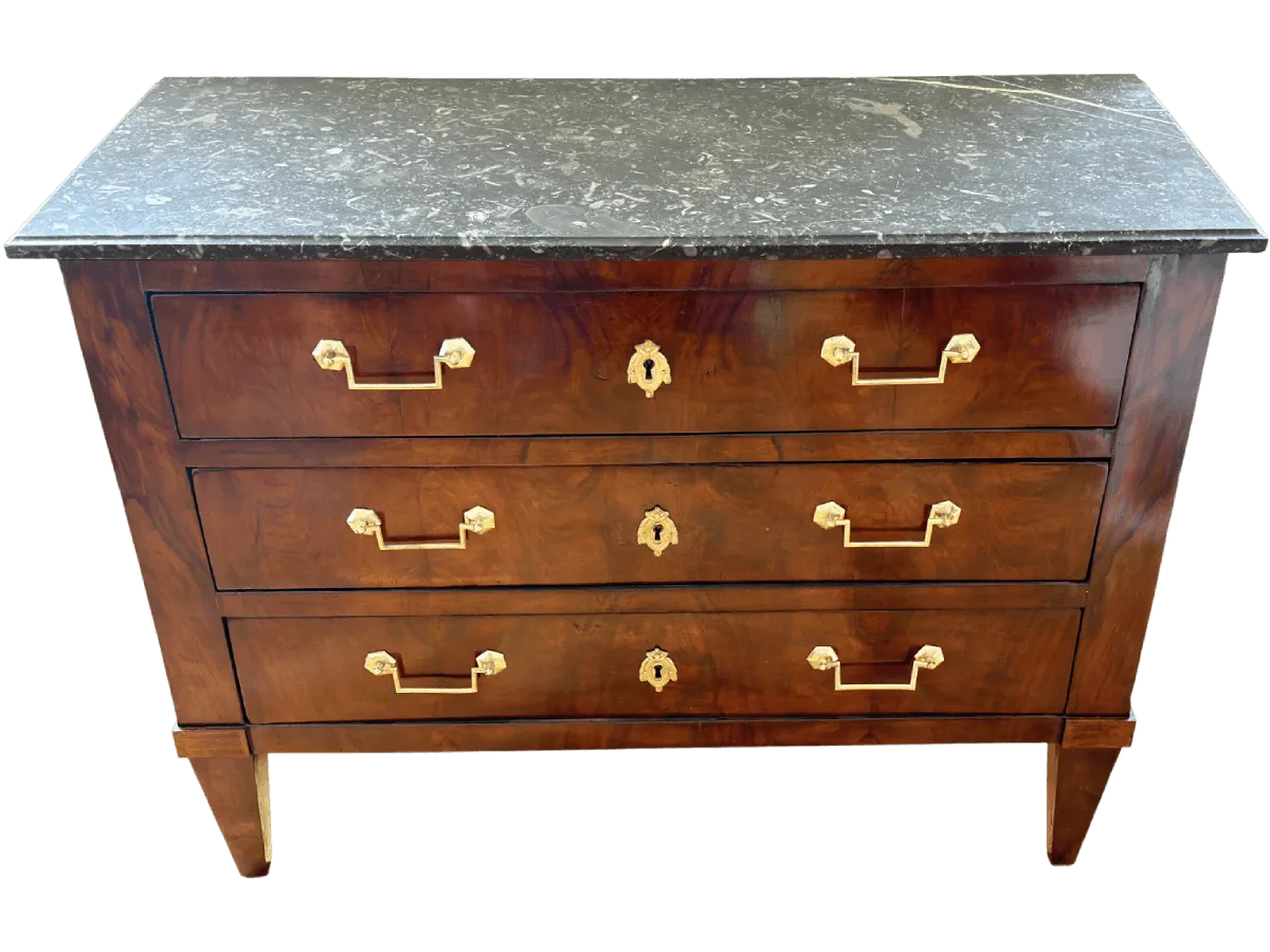 Après restauration. Commode d'époque Restauration - Charles X Après restauration. Restauration à Paris - Vincennes d'une commode d'époque Restauration - Charles X