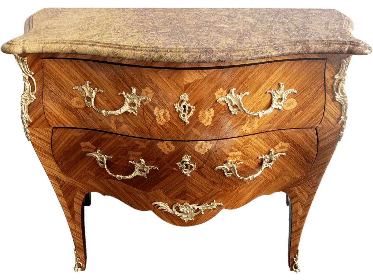Après restauration. Commode de style Louis XV Après restauration. Restauration à Paris - Vincennes d'une commode de style Louis XV