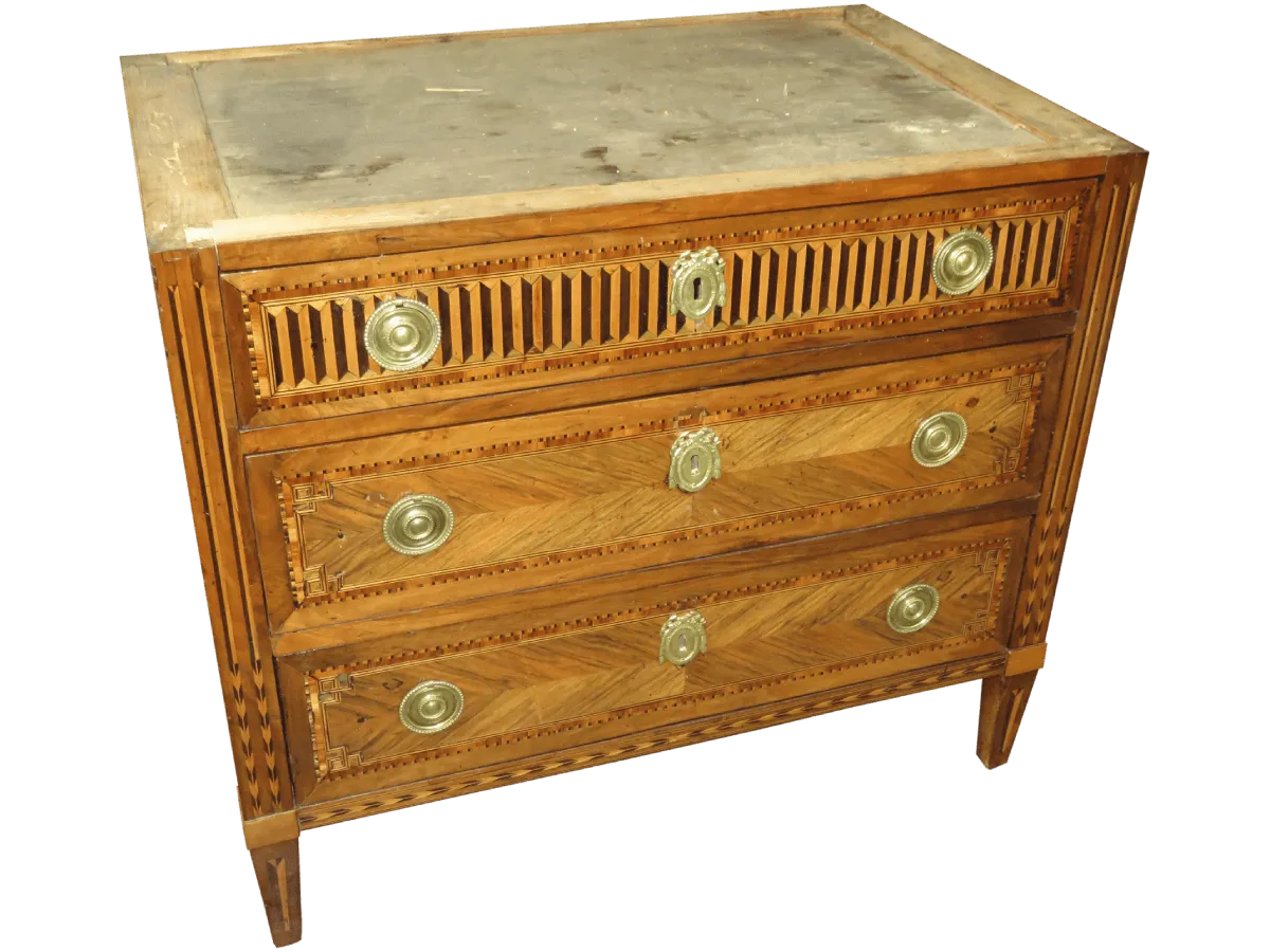 Après restauration. Commode Louis XVI Après restauration. Restauration à Paris - Vincennes d'une commode Louis XVI